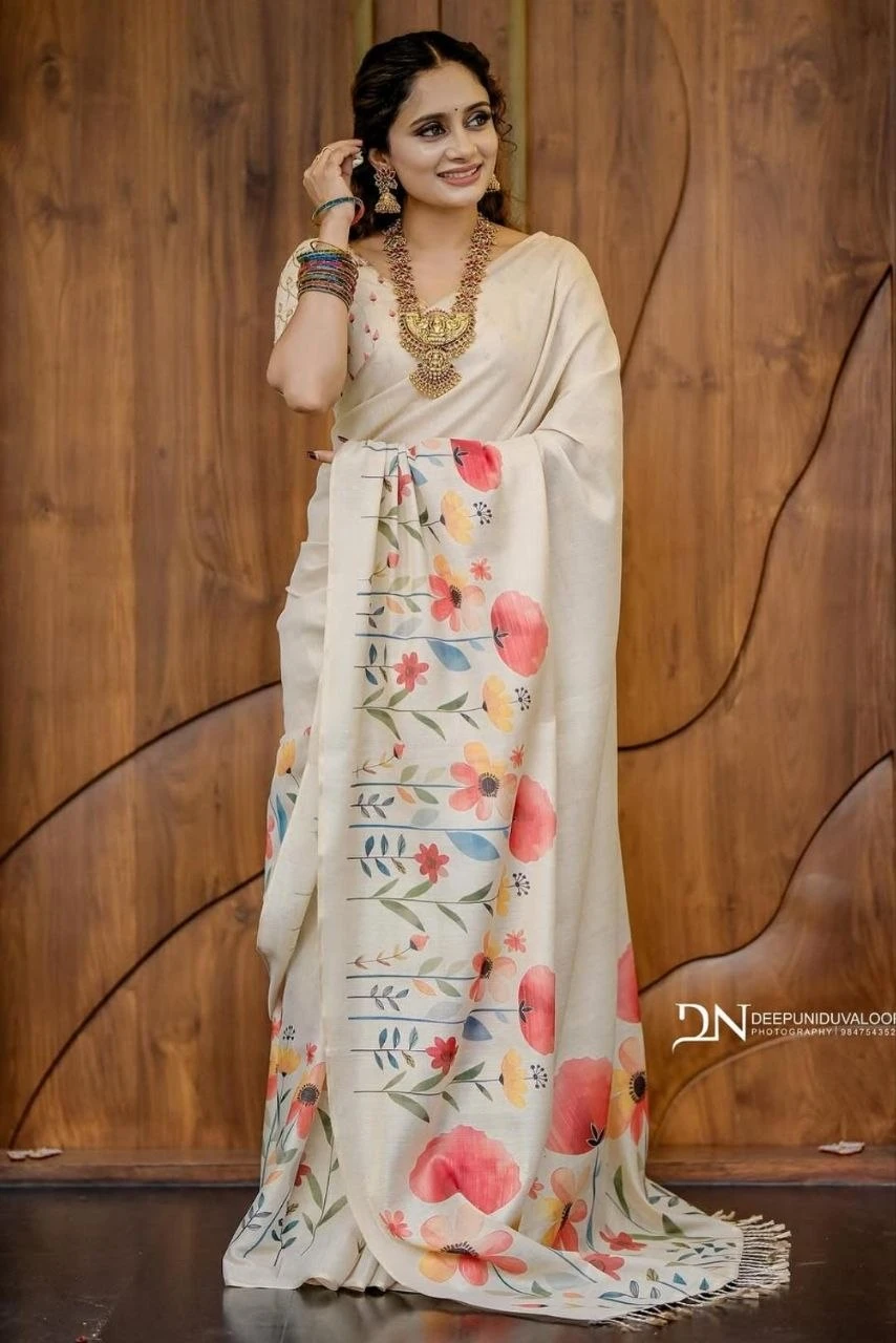 Women Floral Print Traditional Saree with Blouse Piece