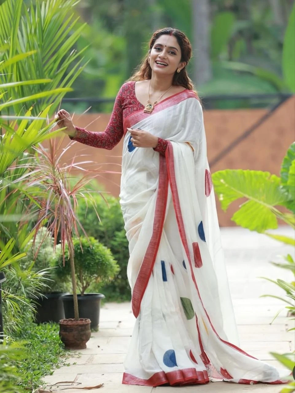 Soft Linen Digital Print Saree with Silver Jari Border & Matching Blouse | 6.30 Meter
