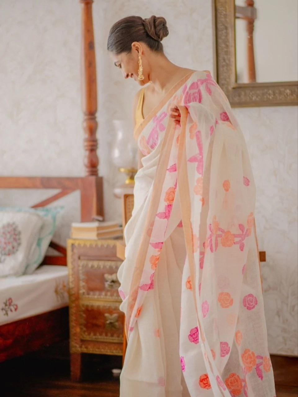 Plain Soft Linen Digital Print Saree with Matching Blouse